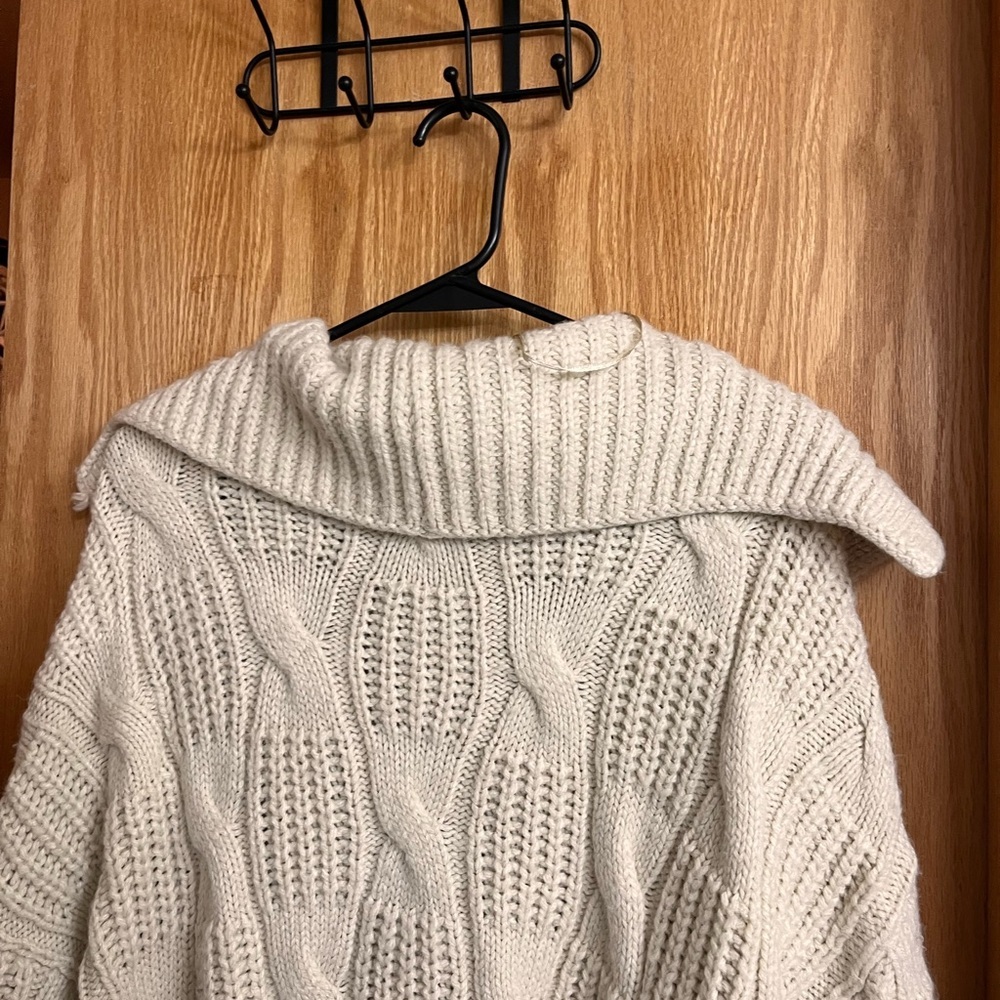 Universal Threads Women’s Cream Chunky Cable Knit Cardigan - Picture 9 of 9